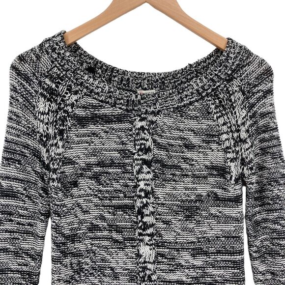 GUESS Sweater Womens XS White Black Striped Knit Long Sleeve Round Neck Pullover - Picture 3 of 13